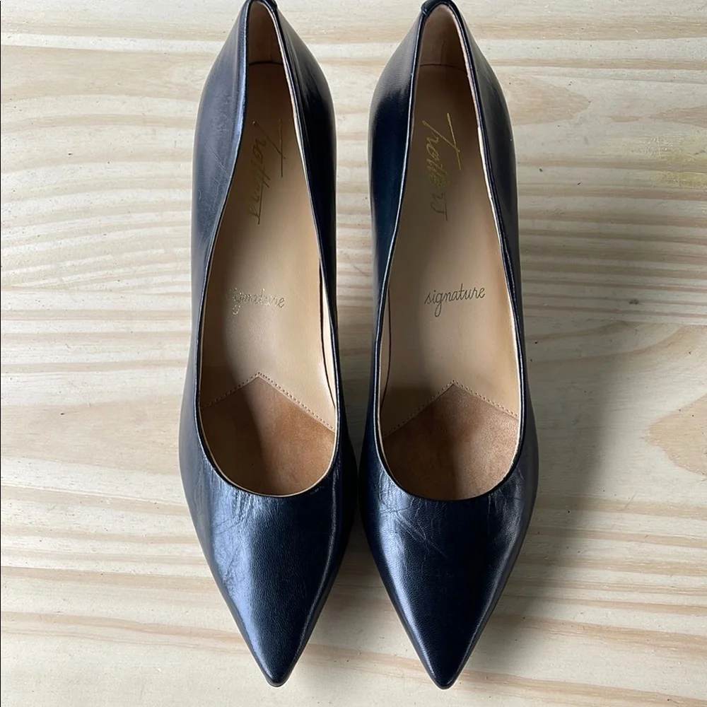 Trotters Black Heels Classic Pointed-Toe Pumps - Picture 16 of 16